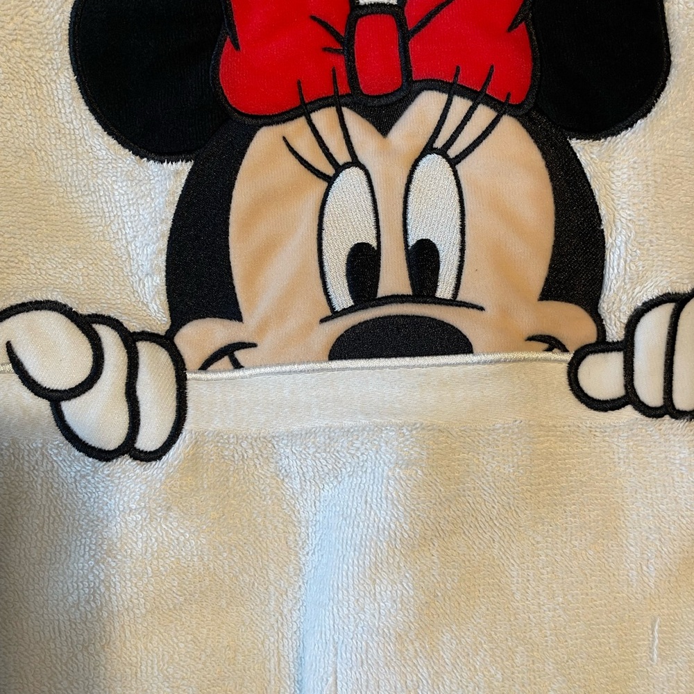Mickey & Minnie Mouse Towels - Picture 2 of 4